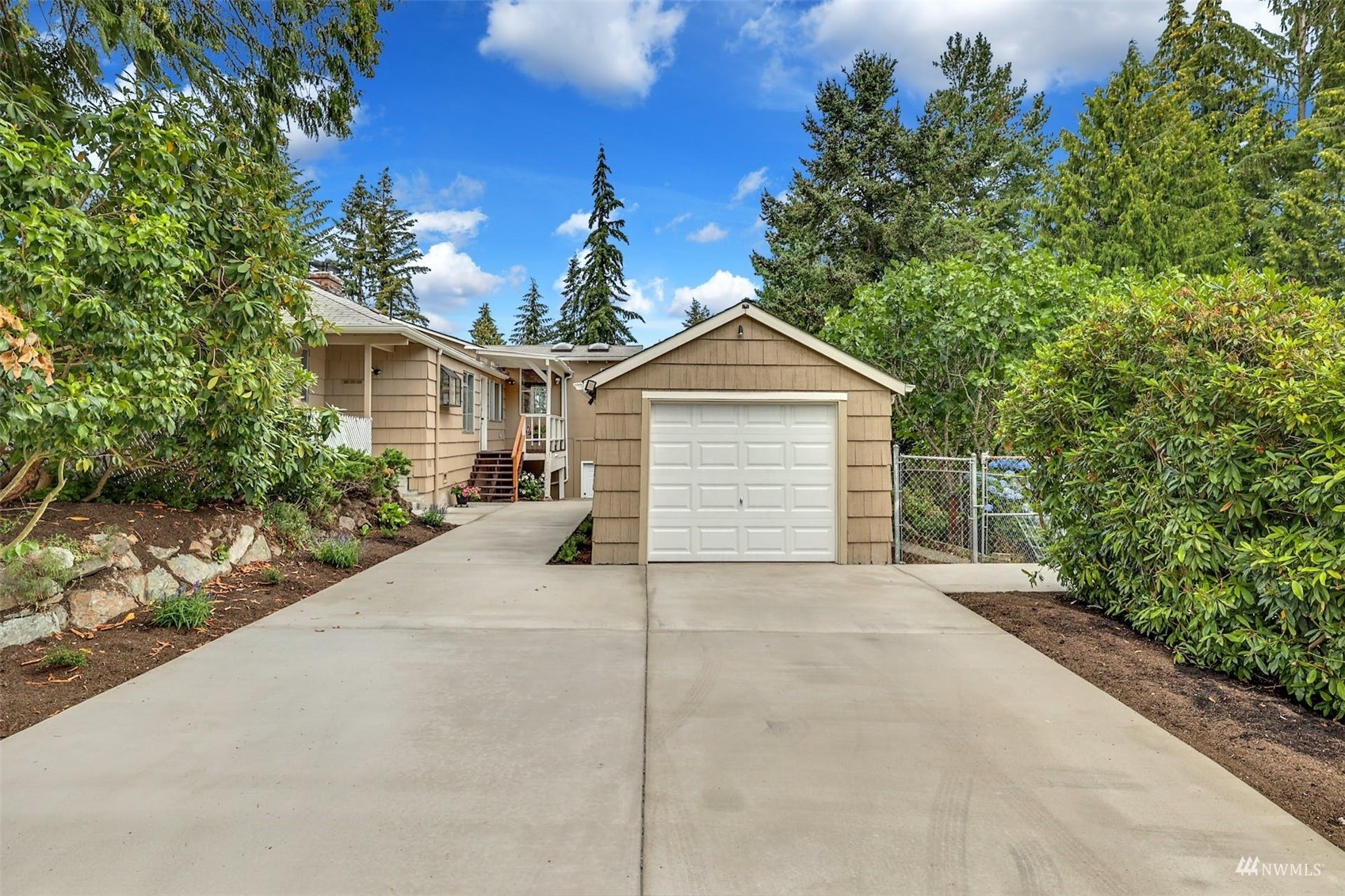 Property Photo:  2108 NE 177th Street  WA 98155 