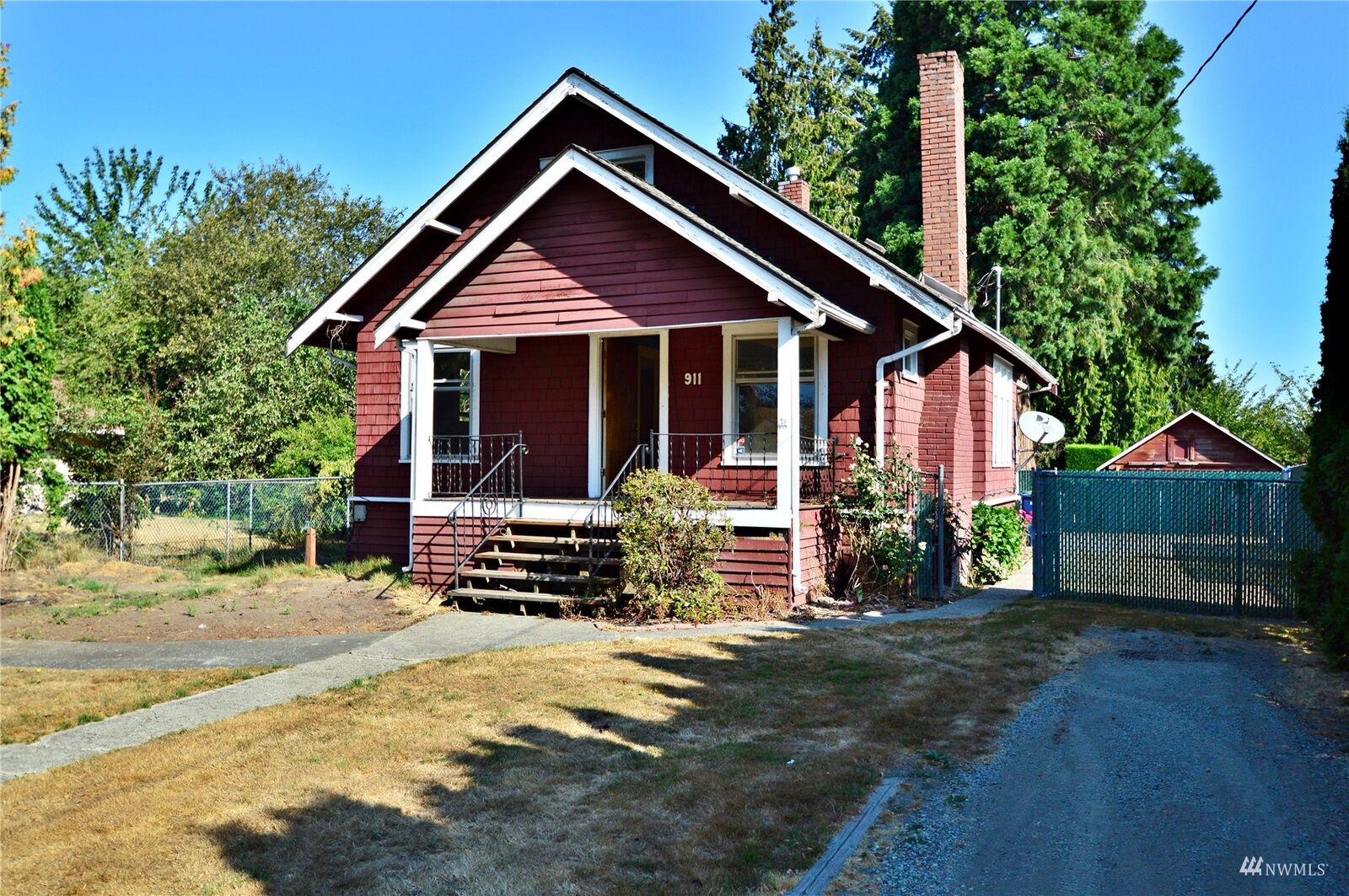 Property Photo: 911 14th Street NE WA 98002