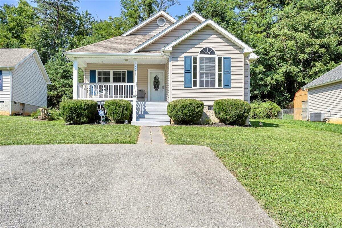 Property Photo:  5211 Salem Tpke NW  VA 24017 