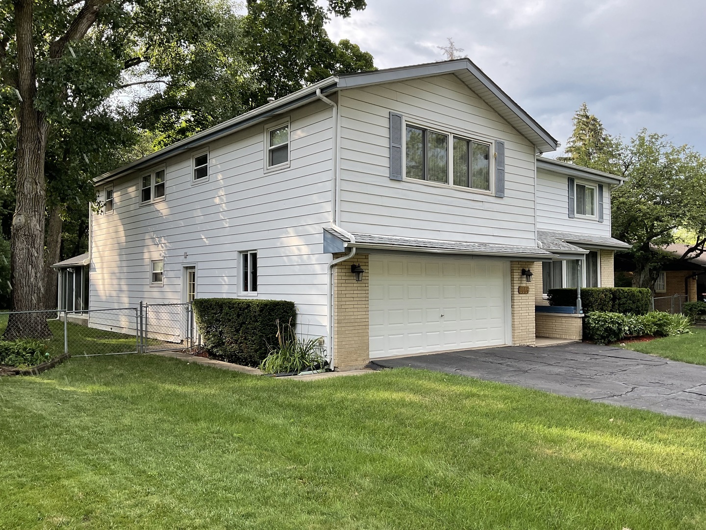 1444 Crown Lane  Glenview IL 60025 photo