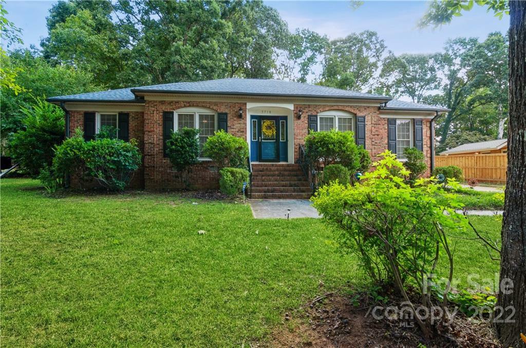 Property Photo: 5718 Hollirose Drive NC 28227