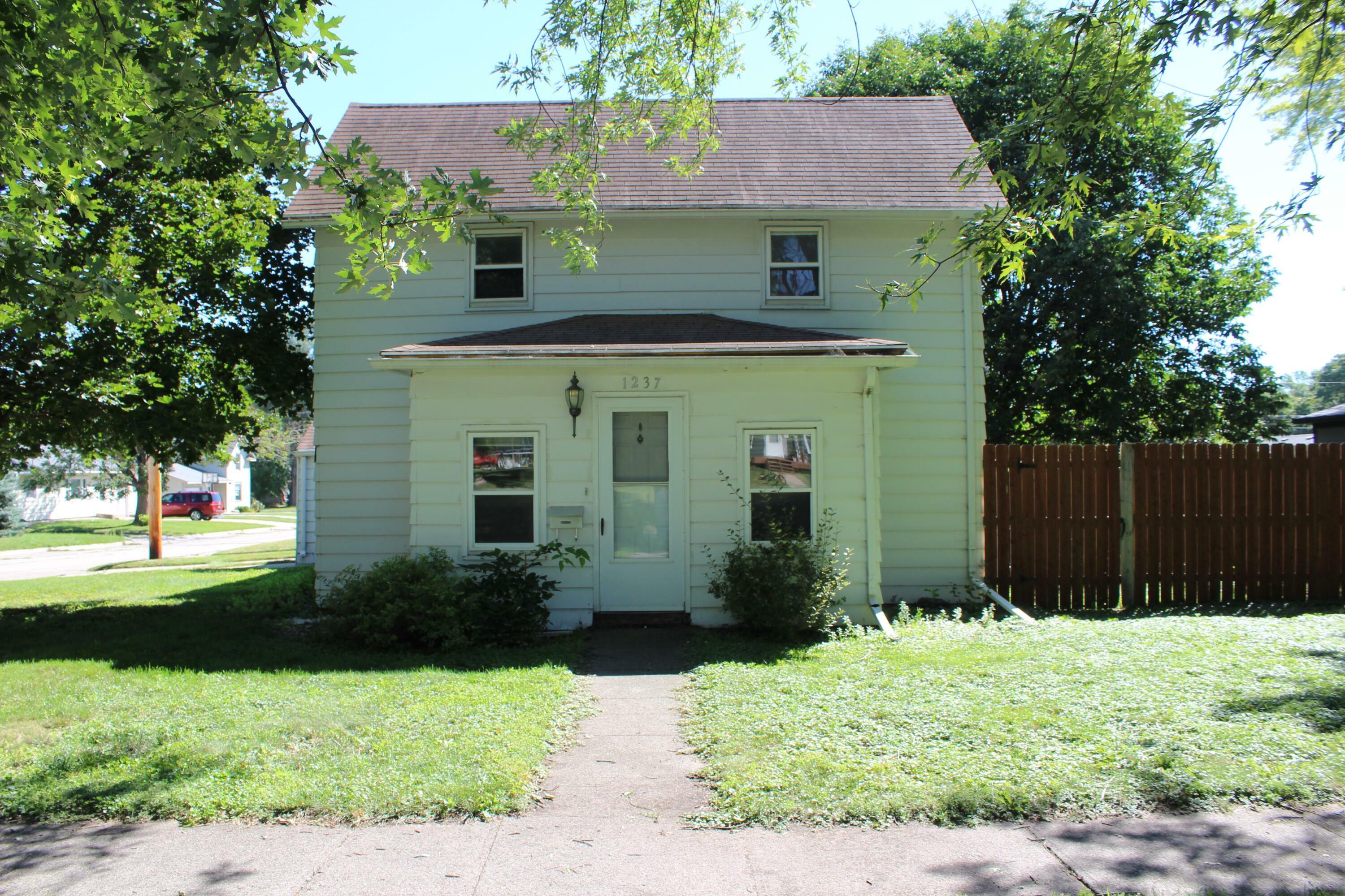 1237 10th Street  Nevada IA 50201 photo