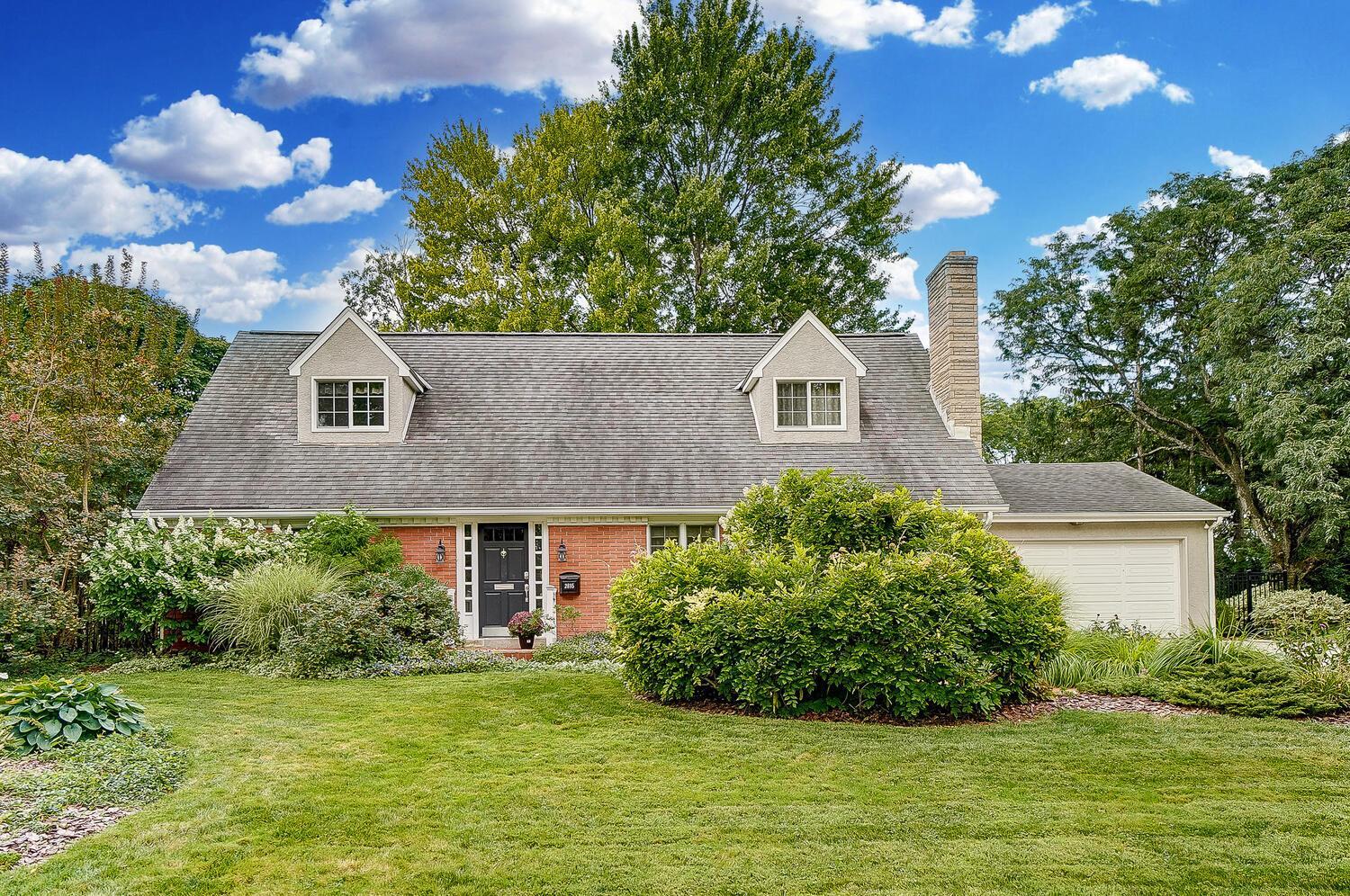 Property Photo: 2895 Halstead Road OH 43221