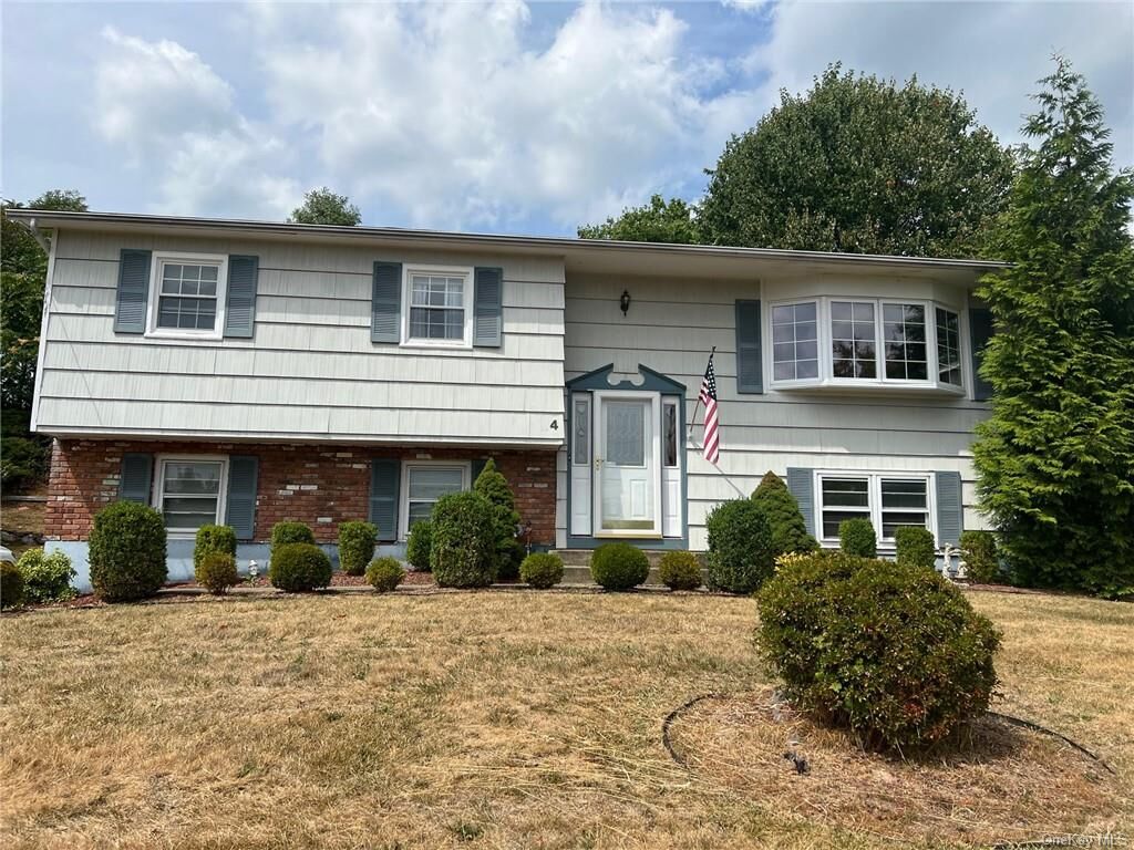 Property Photo:  4 Oakwood Lane  NY 10984 