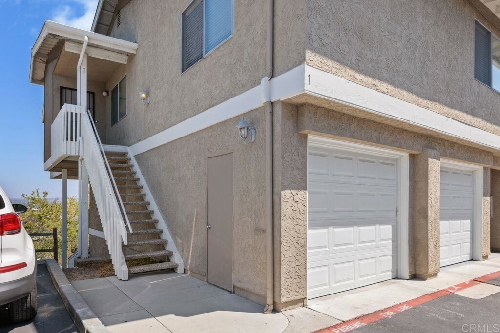 Property Photo:  4246 Mesa Vista Way 1  CA 92057 