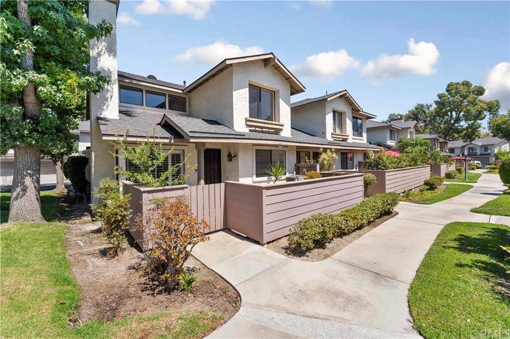 Property Photo:  1974 W Clipper Lane 94  CA 92801 