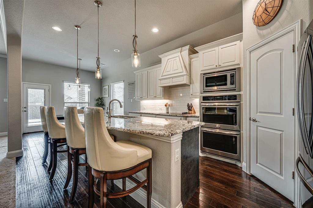Property Photo: 438 Whispering Willow Drive TX 76065