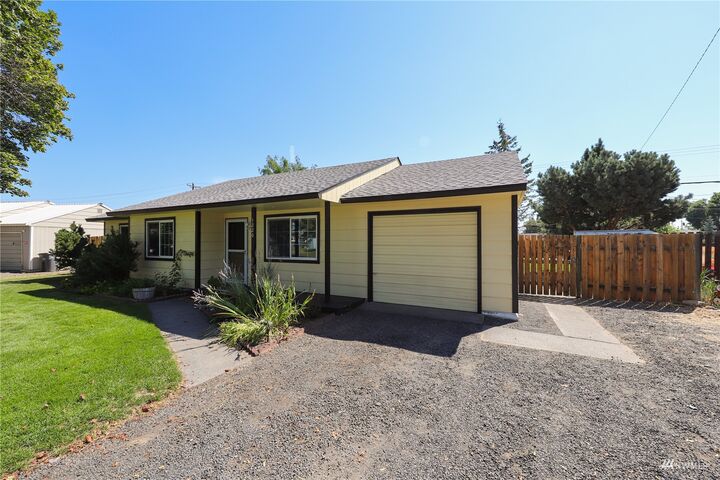 Property Photo:  1220 Pershing Road  WA 98837 