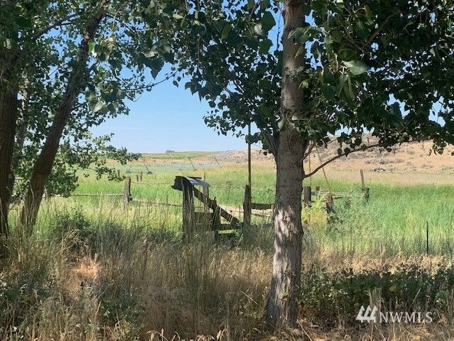 Property Photo:  14994 Road L NE  WA 98837 