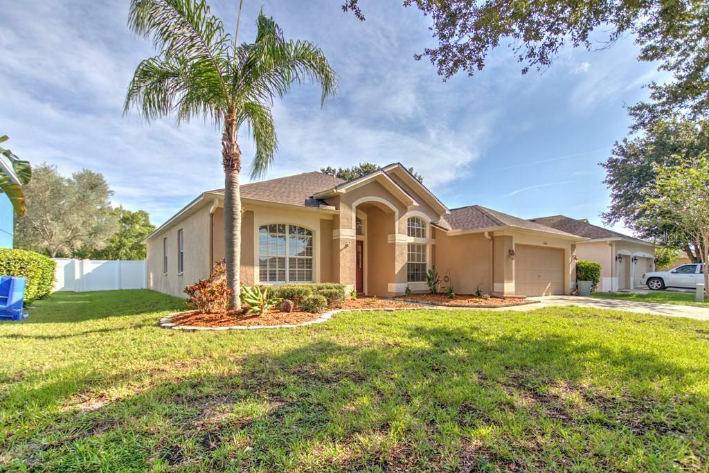 Property Photo:  11606 Grove Arcade Drive  FL 33569 