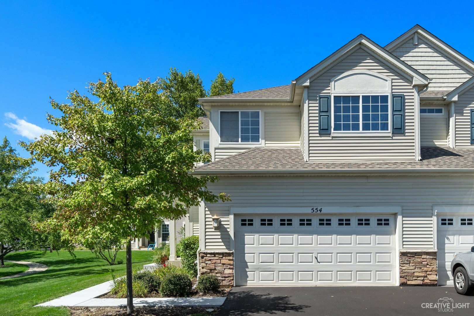 Property Photo: 554 Gunnison Court IL 60136