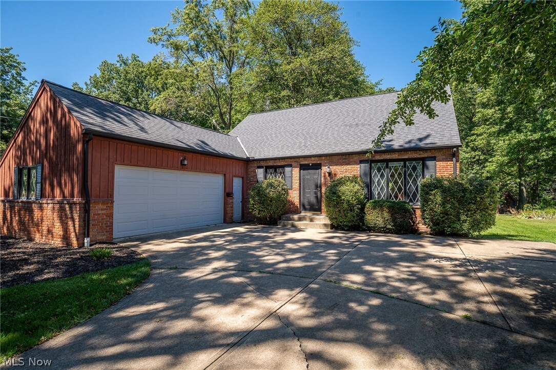 Property Photo: 27346 Dellwood Drive OH 44145