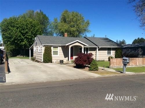 Property Photo:  705 S Whitman Avenue  WA 98926 