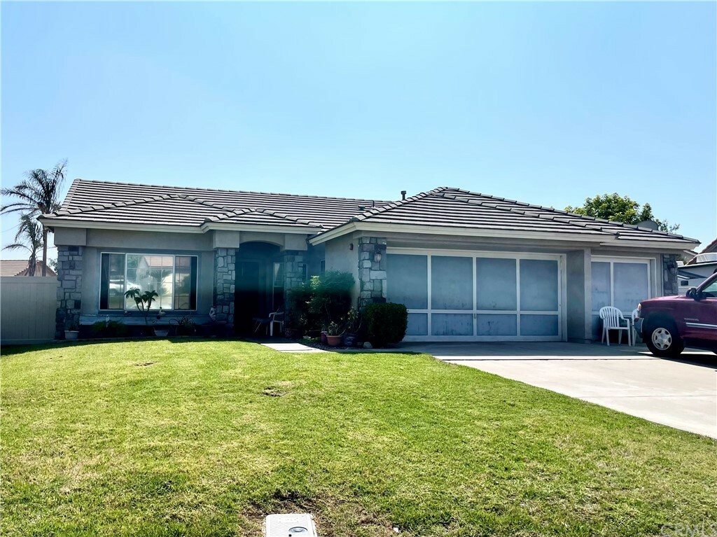 Property Photo:  3749 N Sweet Leaf Avenue  CA 92377 