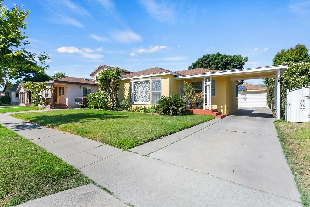 Property Photo:  9235 Hunt Avenue  CA 90280 