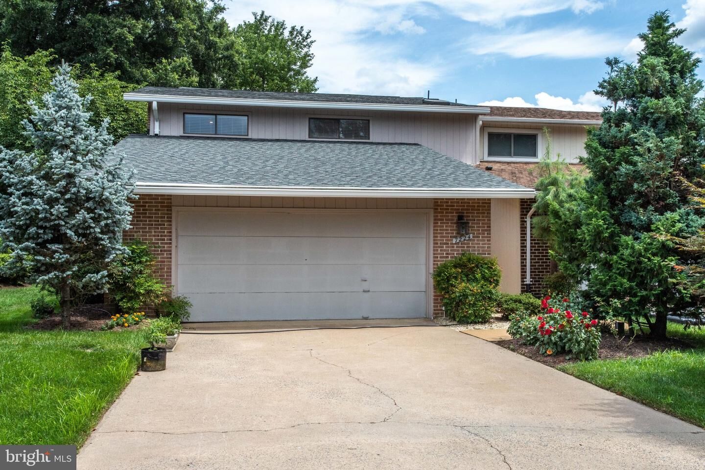 Property Photo: 7224 Vistas Lane VA 22101