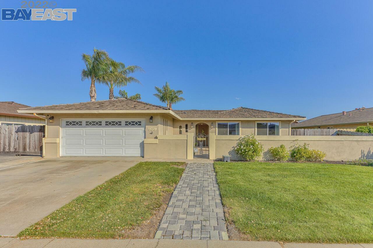 Property Photo:  959 Sierra Madre Dr  CA 93901 