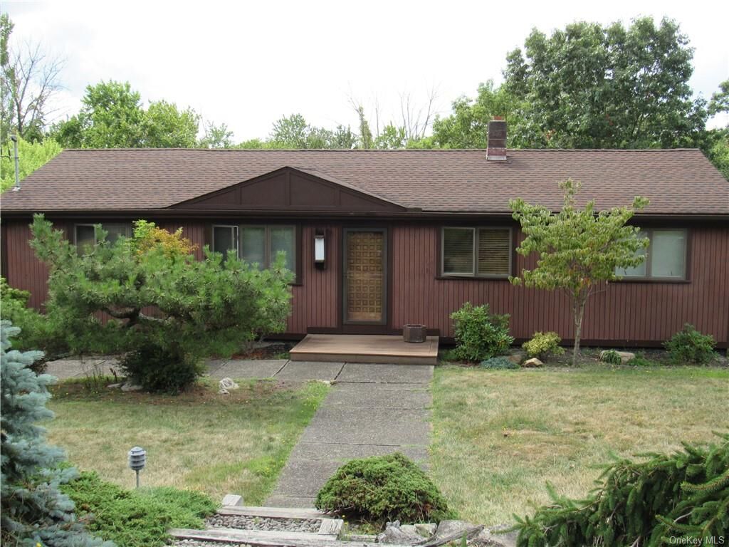 Property Photo:  24 Oak Drive  NY 10950 
