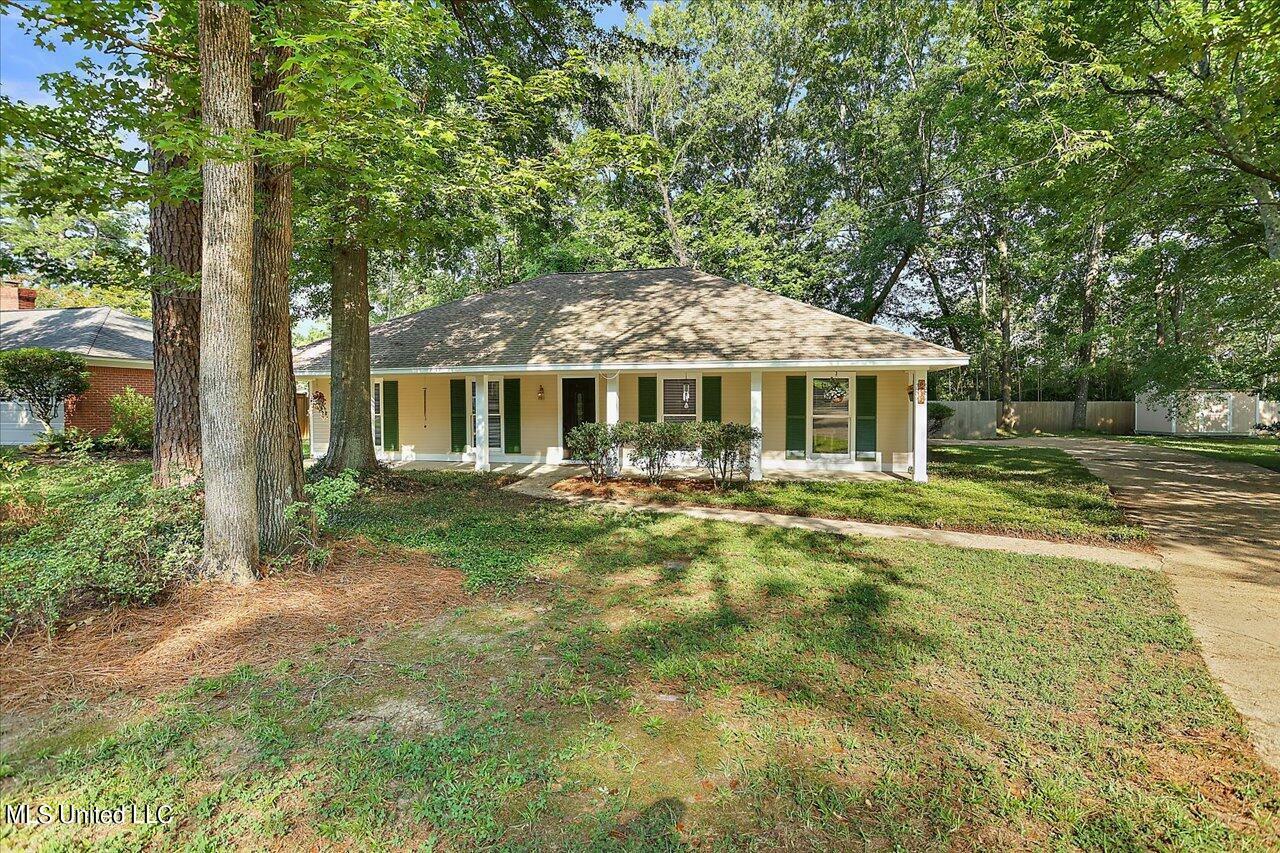 Property Photo:  6237 Northlake Circle  MS 39211 