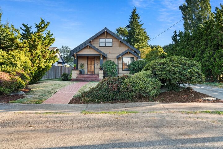 Property Photo:  1418  3rd Street SE  WA 98002 