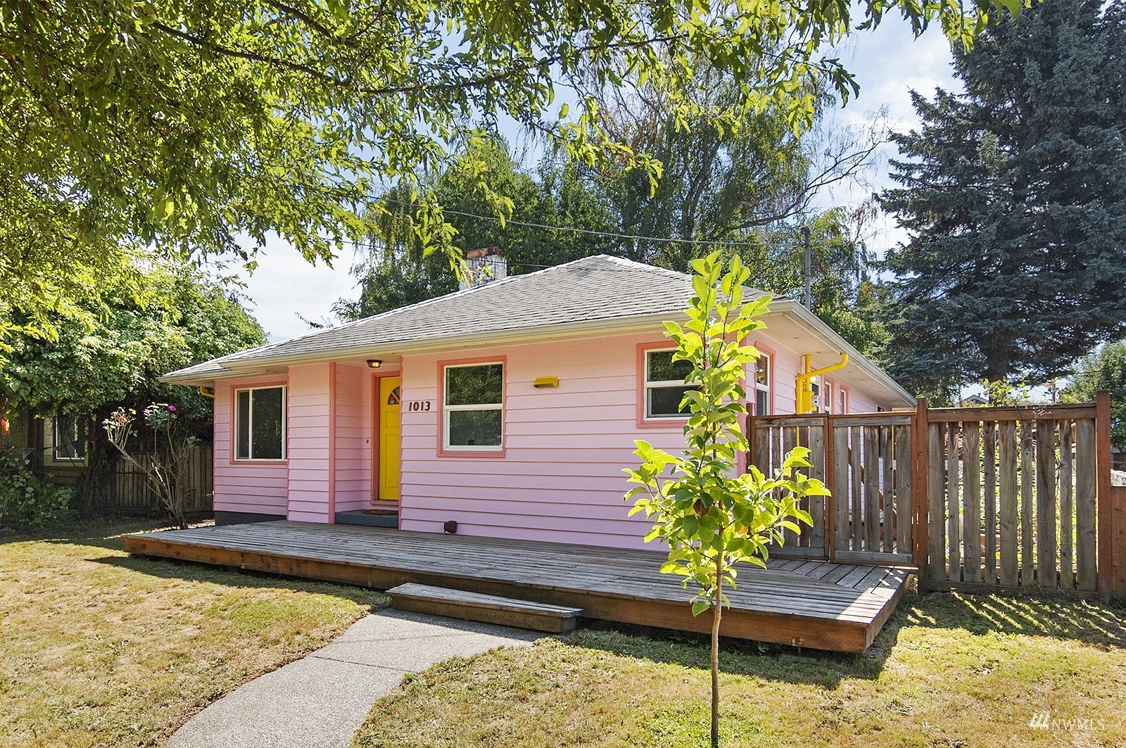 Property Photo:  1013 S Rose Street  WA 98108 