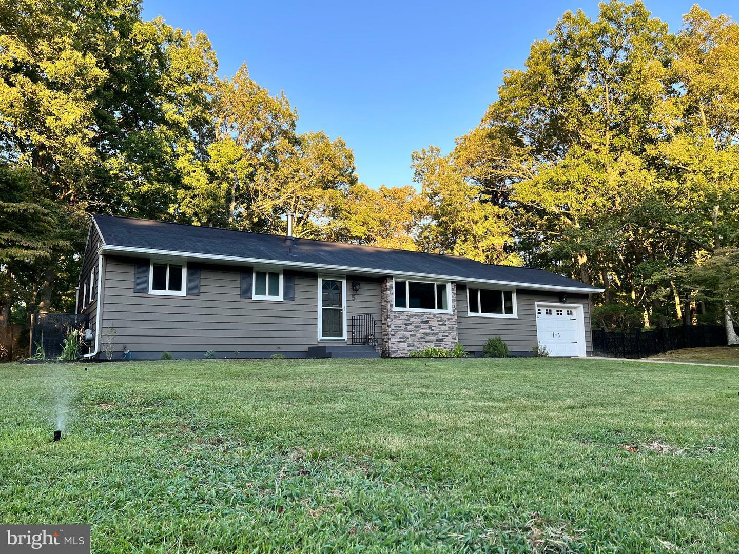 Property Photo:  5 Bennett Way  NJ 08043 