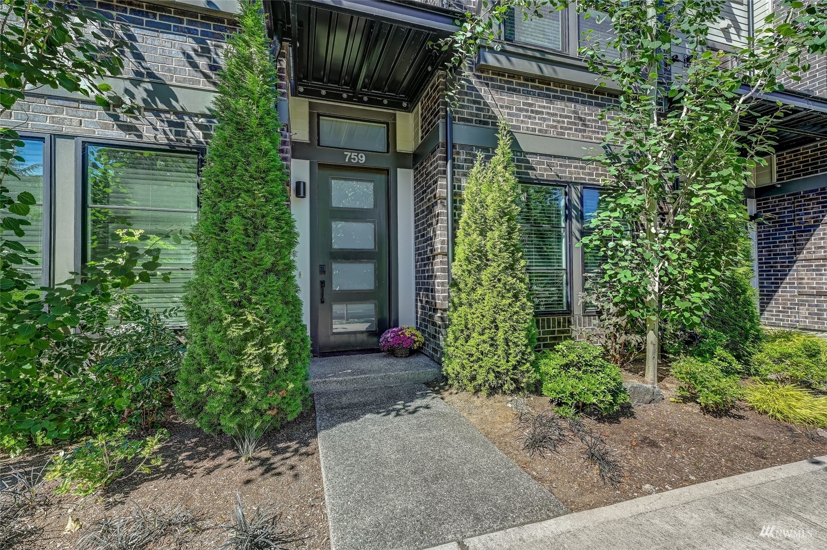 Property Photo: 759 4th Avenue NW 10 WA 98027