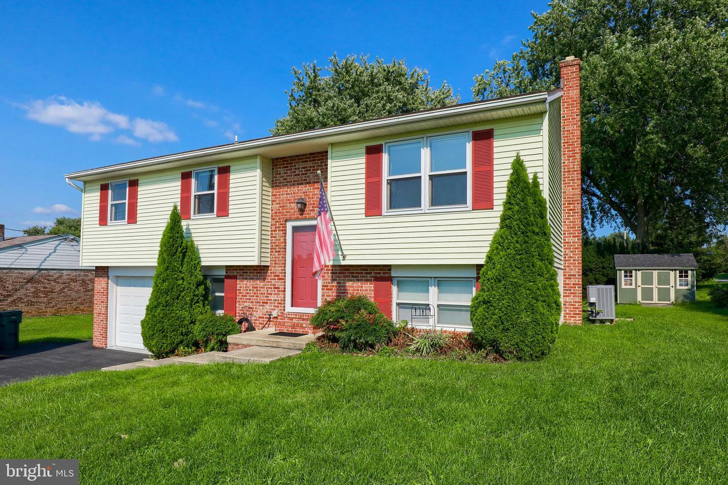 Property Photo:  347 Pleasant View Avenue  PA 17584 