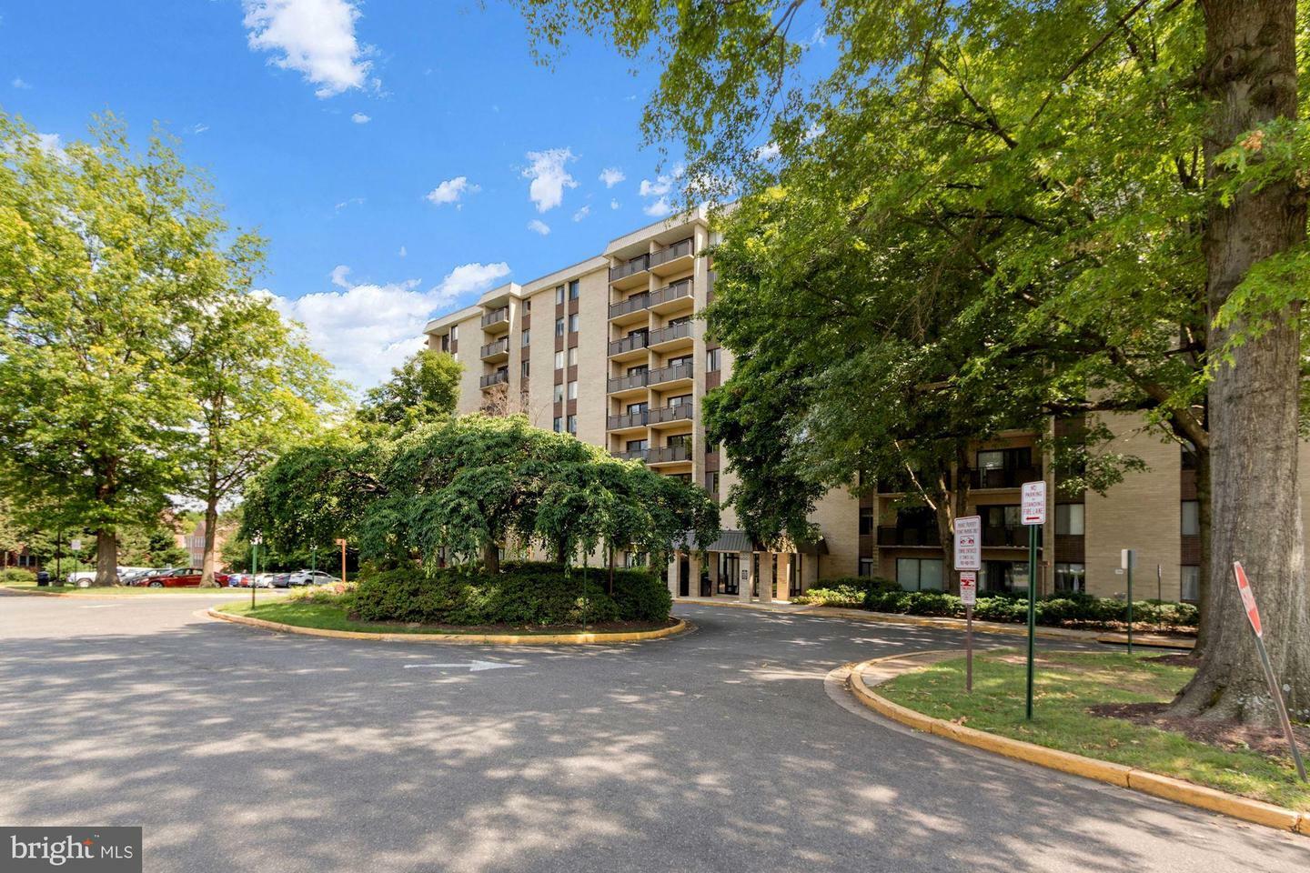 Property Photo:  6001 Arlington Boulevard 915  VA 22044 