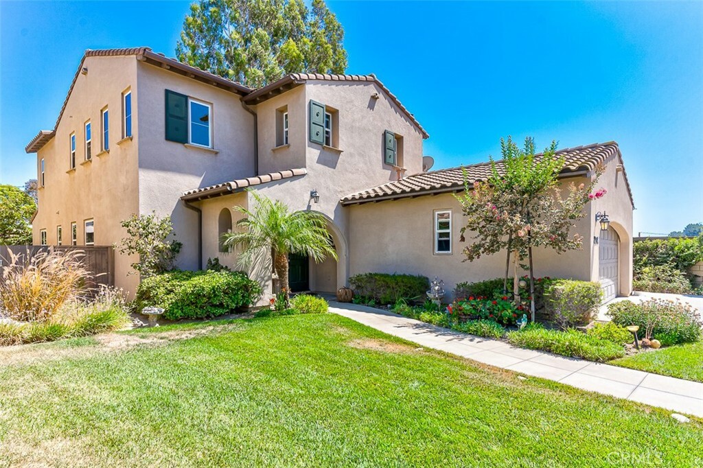 Property Photo:  2304 W Canopy Lane 1  CA 92801 