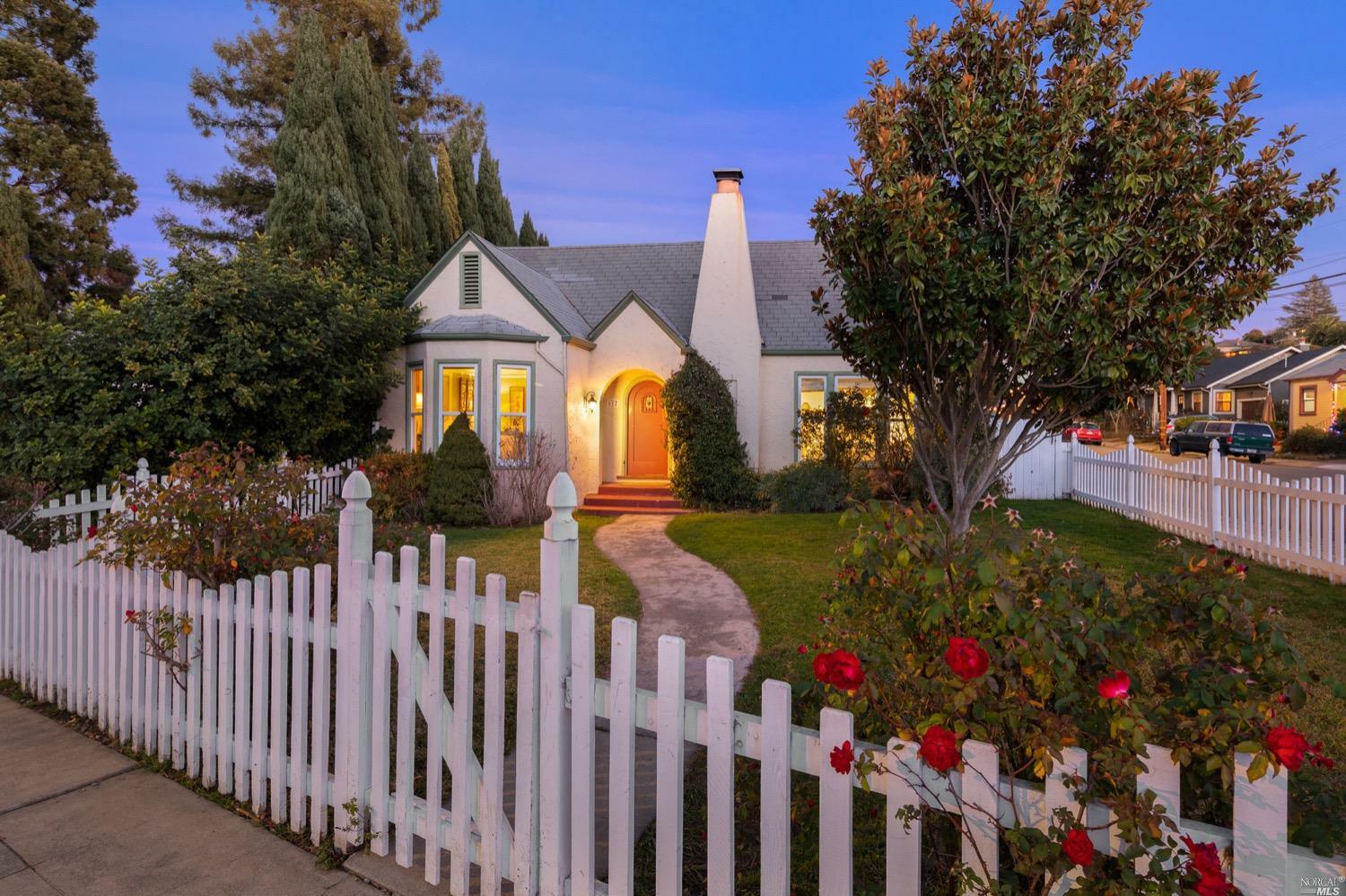 Property Photo:  617 Mountain View Avenue  CA 94952 