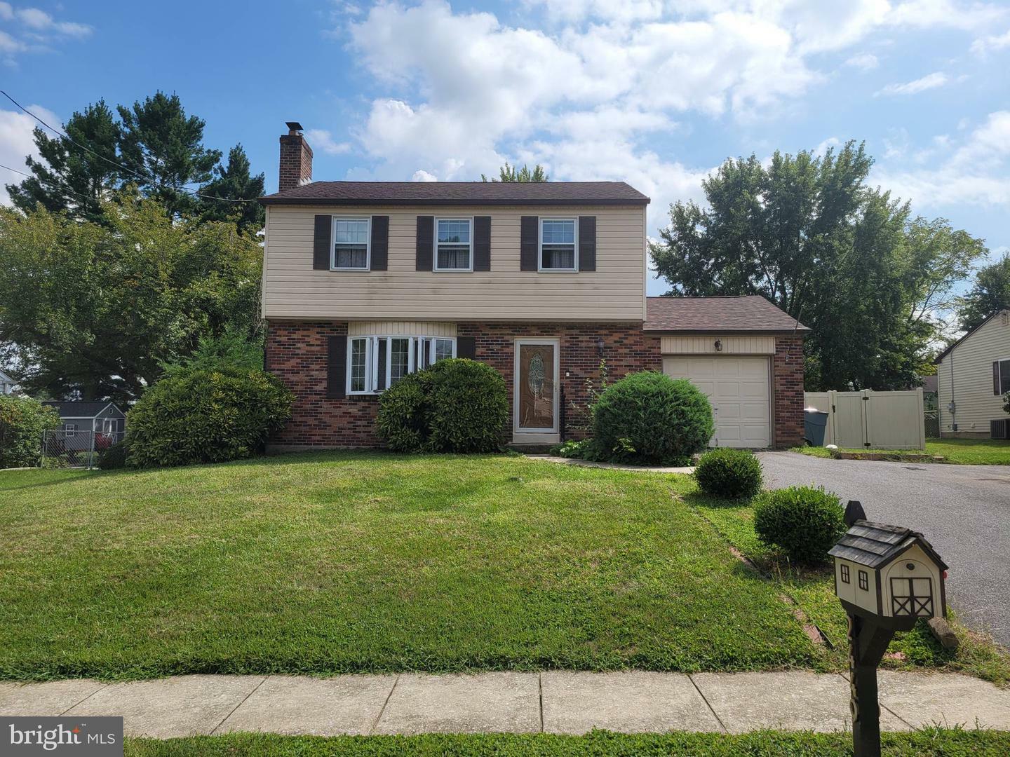 Property Photo:  2449 E Colonial Drive  PA 19061 