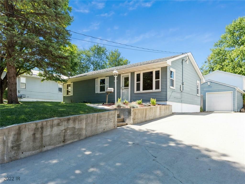 Property Photo:  810 S Dayton Street  IA 50138 