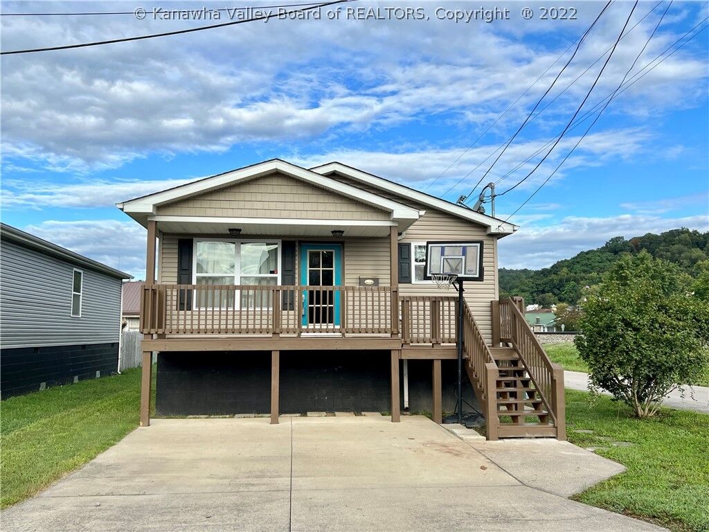 Property Photo:  315 32nd Street W  WV 25387 