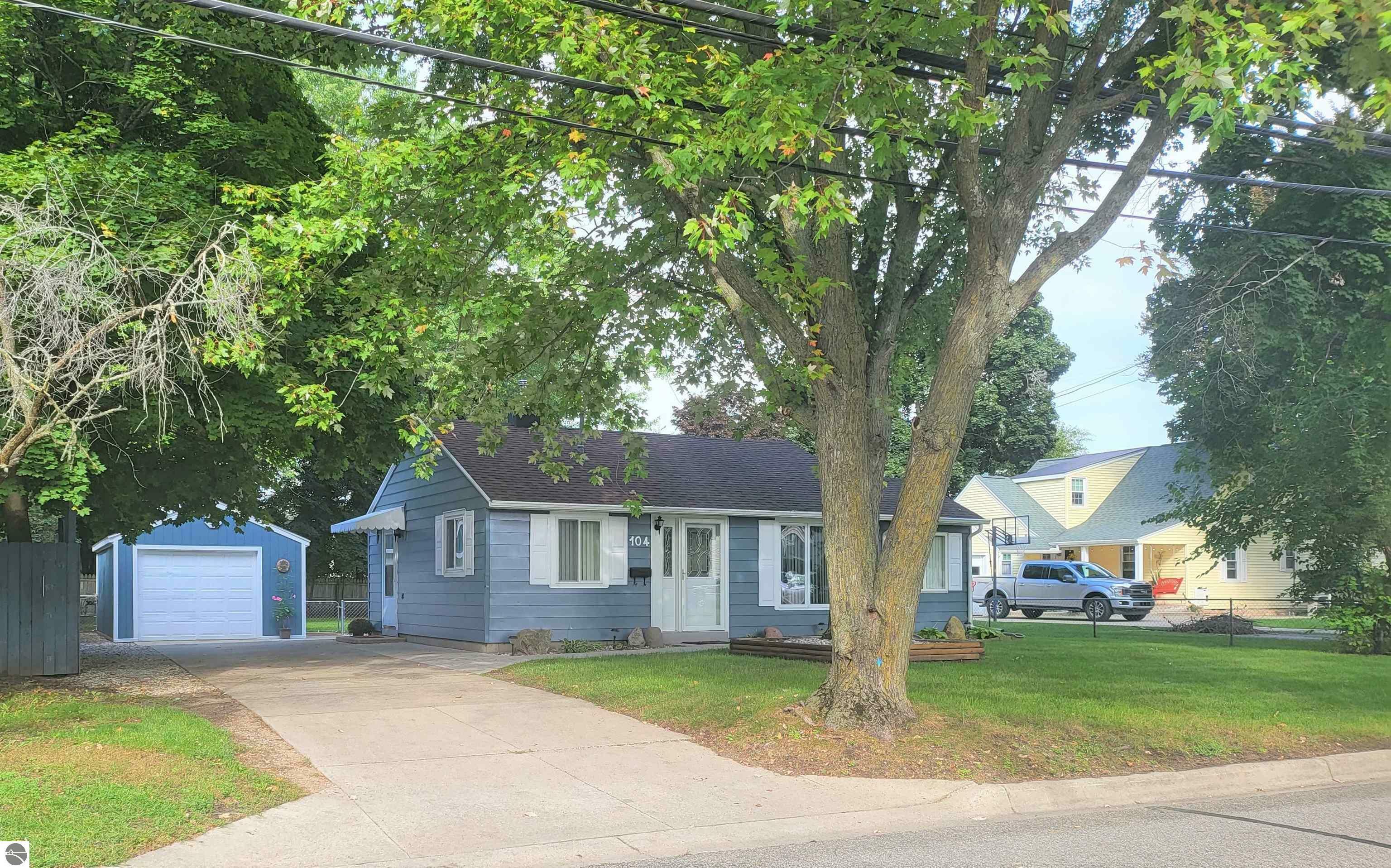 Property Photo:  104 S Elizabeth Street  MI 48858 