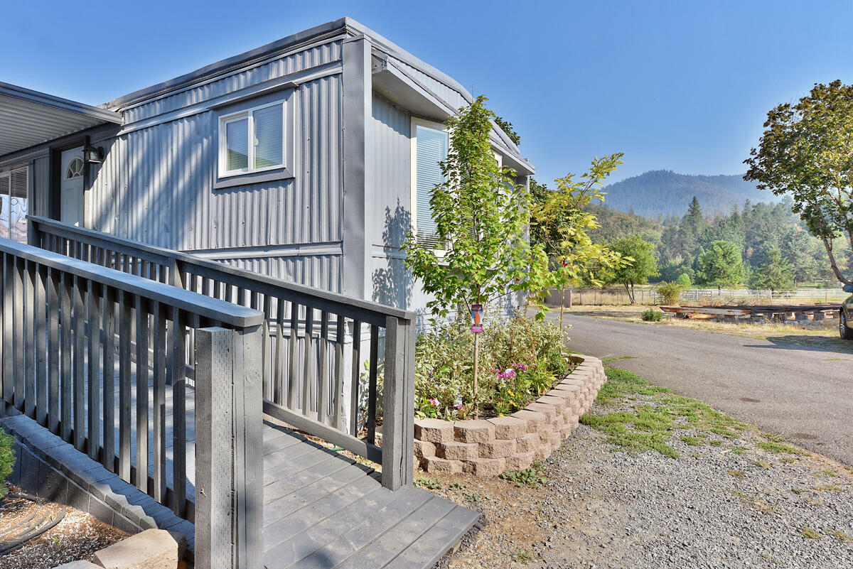 Property Photo:  2097 Rogue River Highway 9  OR 97525 