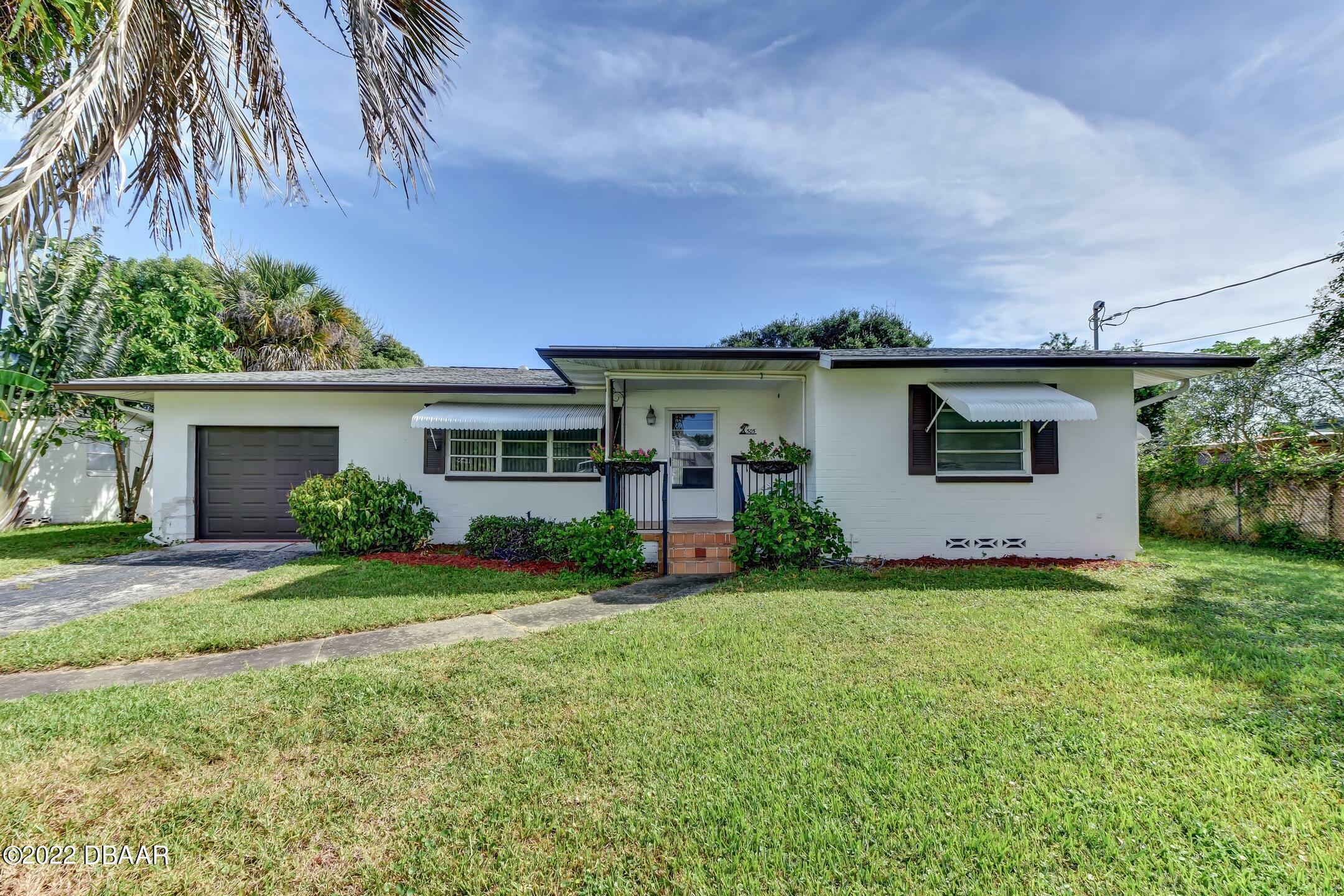 Property Photo:  505 Hollywood Street  FL 32176 