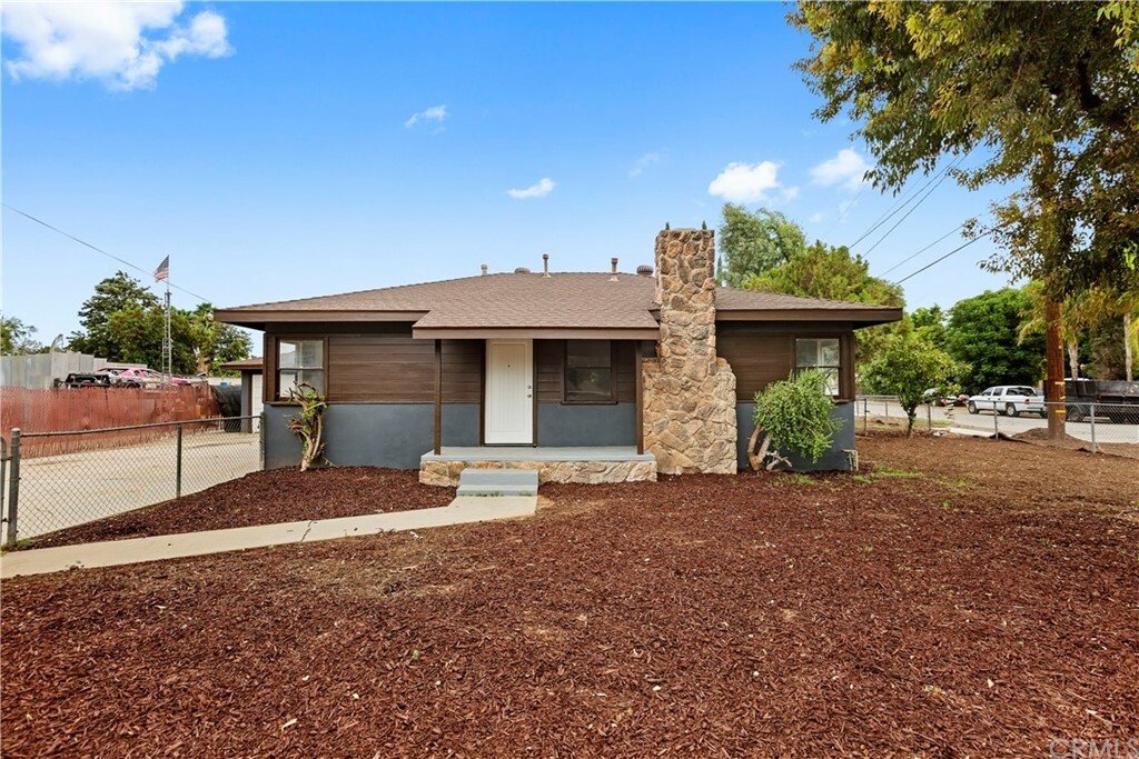 Property Photo:  10705 Cypress Avenue  CA 92505 