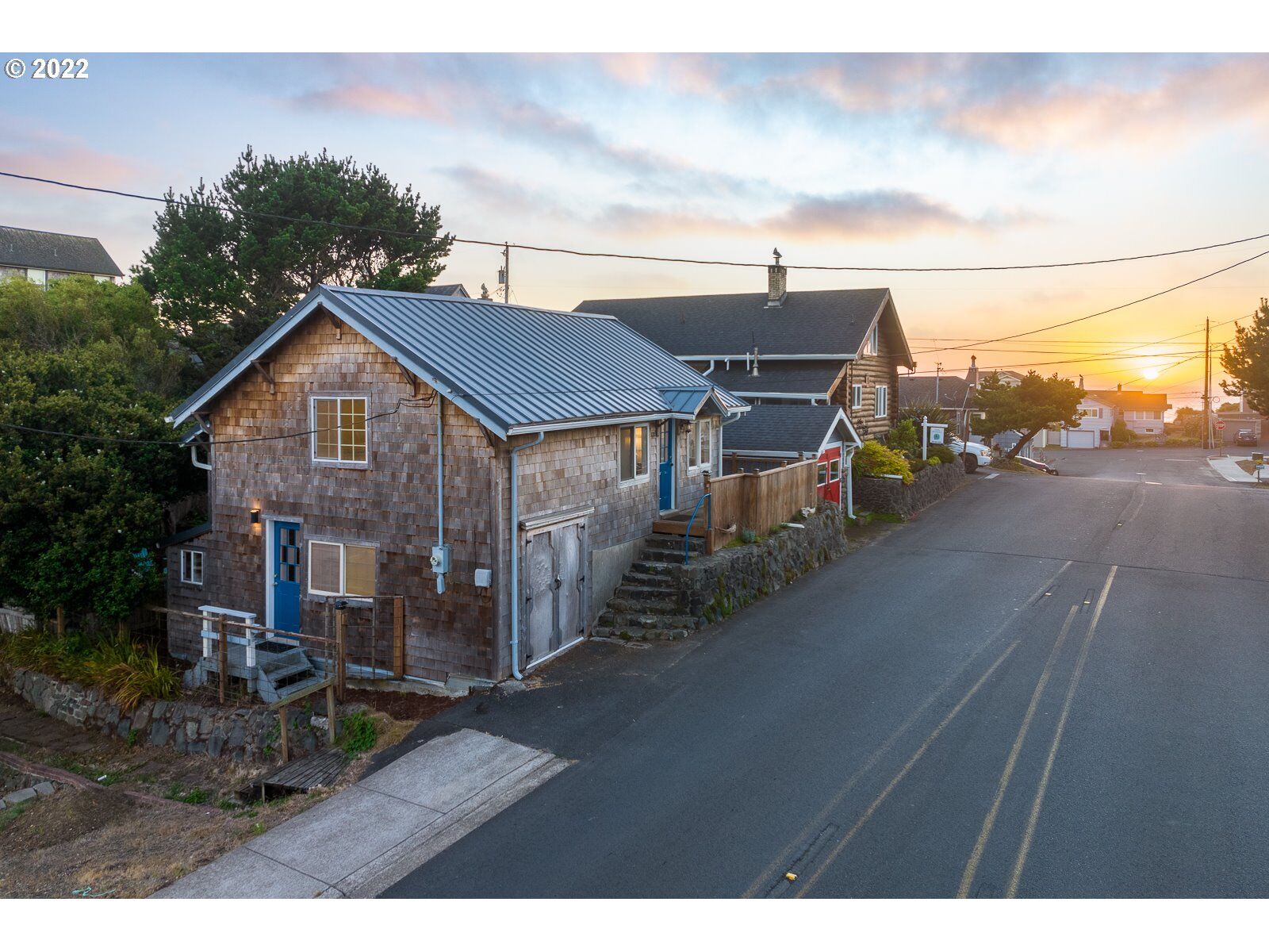 Property Photo:  632 SW 32nd St  OR 97367 