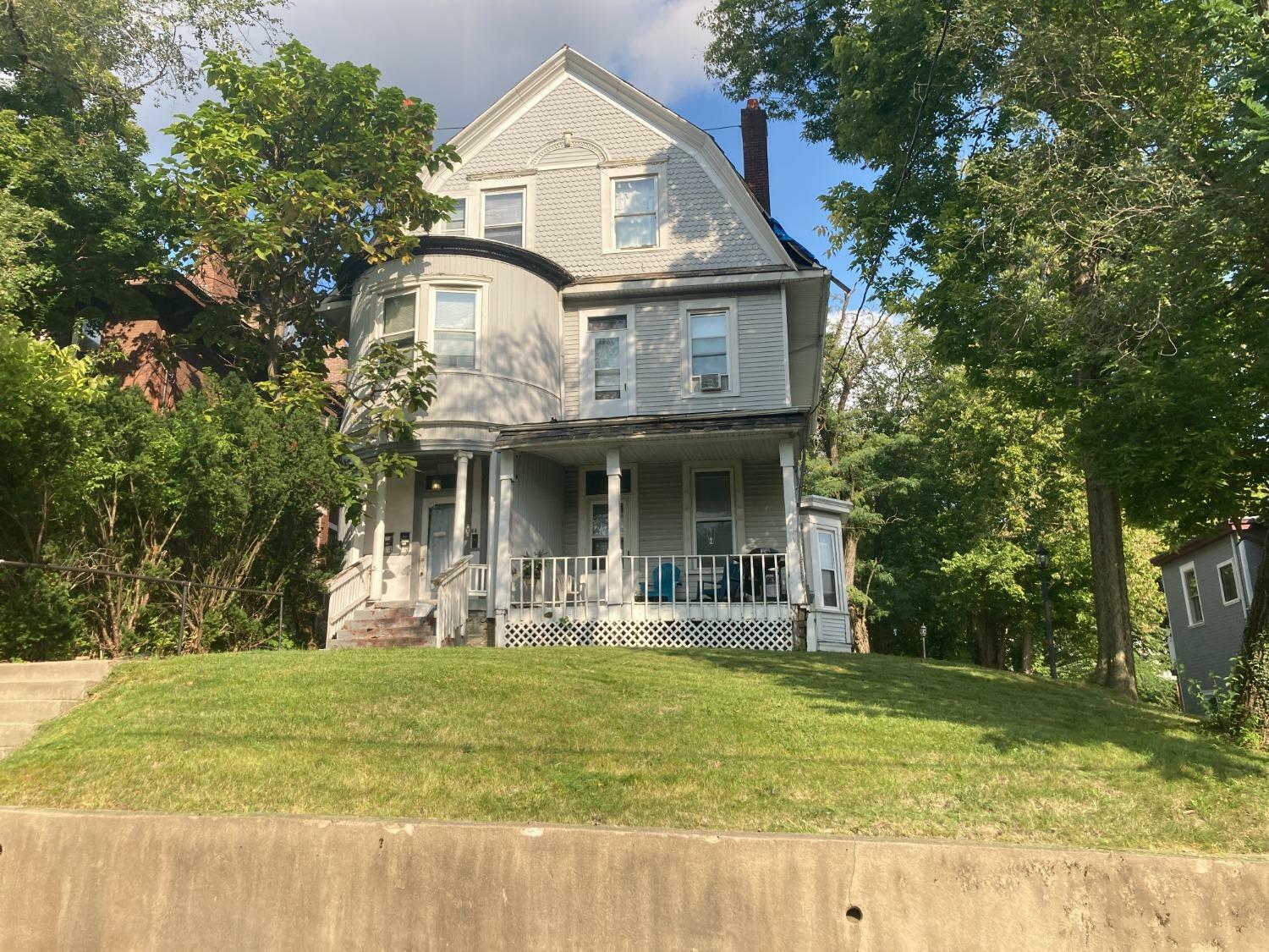 Property Photo: 2312 Kemper Ln OH 45206