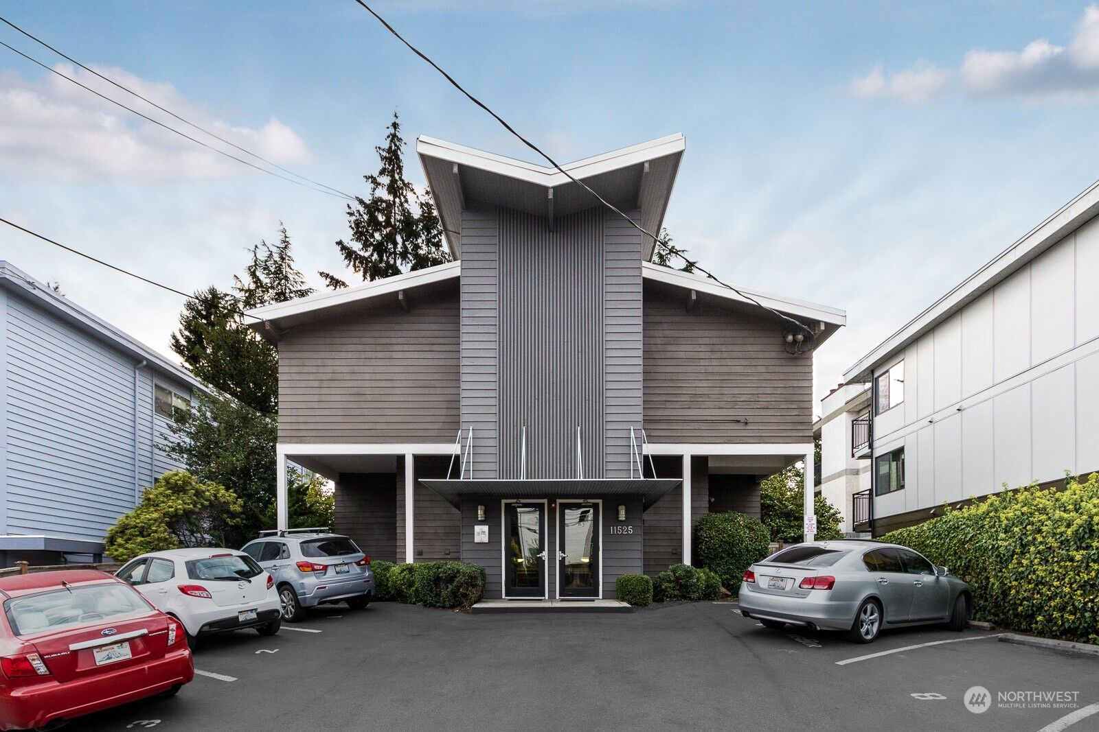 Property Photo:  11525 Greenwood Avenue N 102  WA 98133 