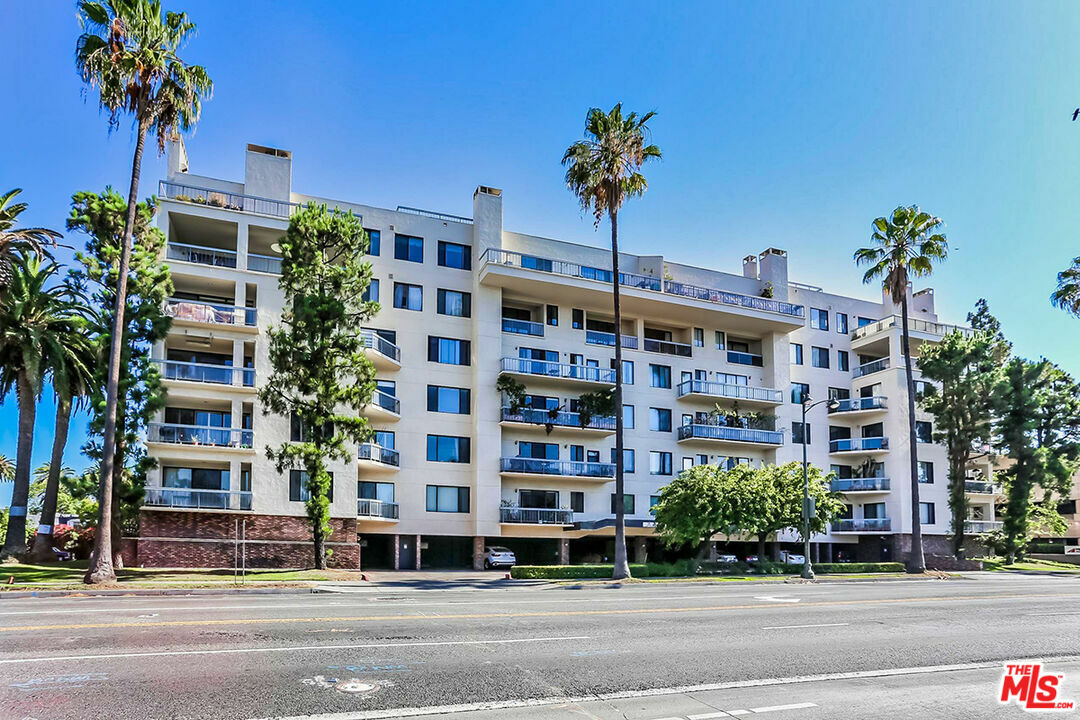 Property Photo:  4460   Wilshire Blvd 606  CA 90010 