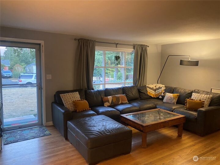 Property Photo: 16211 8th Avenue NE WA 98155