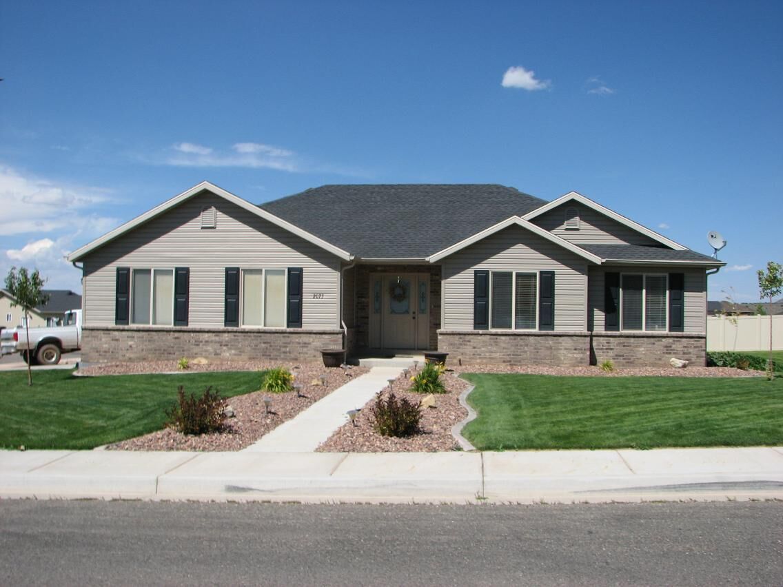 Property Photo:  2073 E 4900 N Dr E Saddleback View  UT 84721 