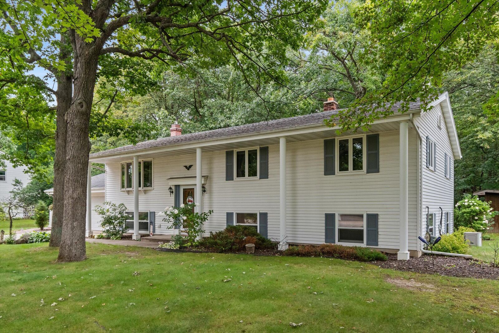 Property Photo: 6830 Eastwood Trl WI 53090