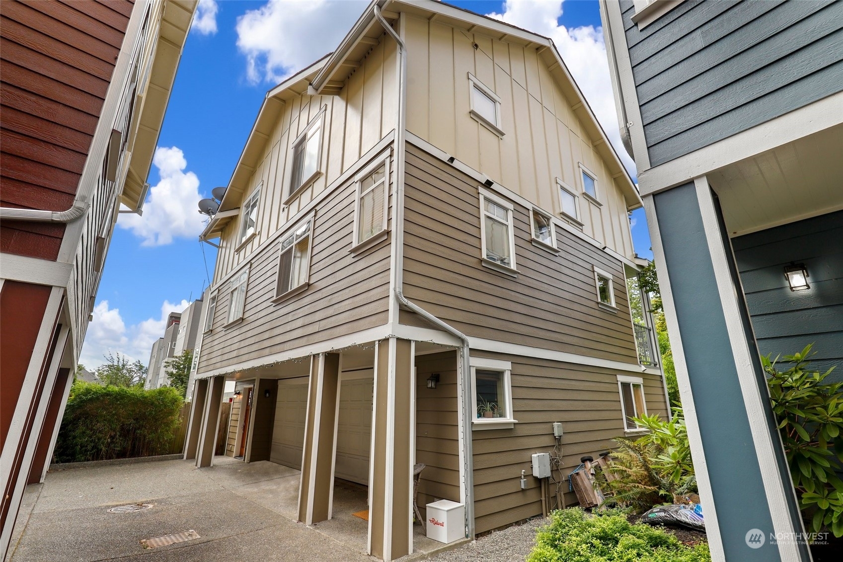 Property Photo:  2819 S Charles Street  WA 98144 