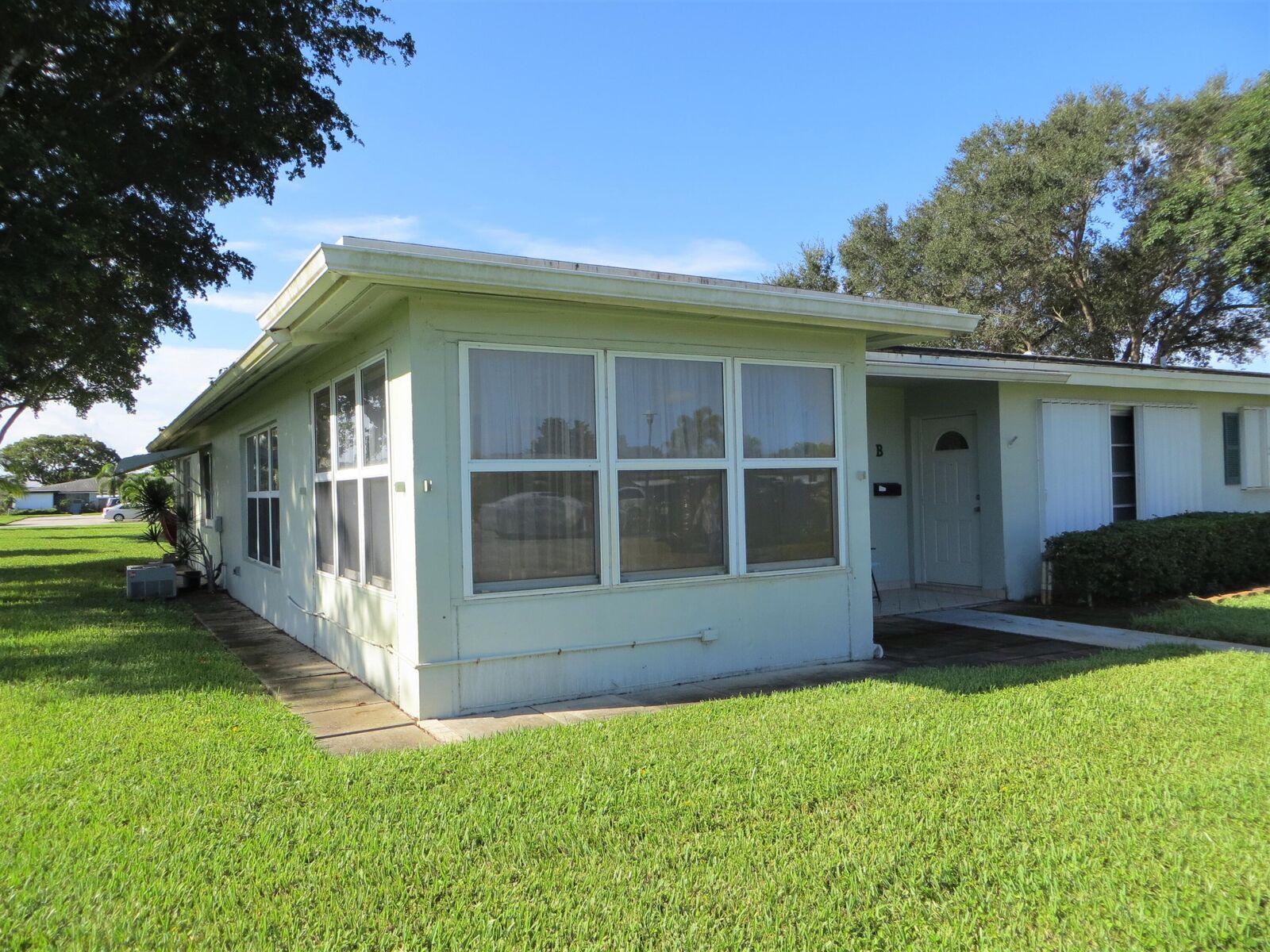 Property Photo:  572 High Point A Drive A  FL 33445 