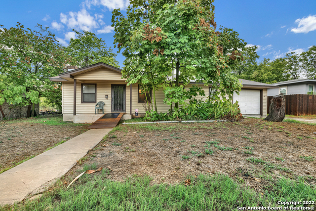 385 W Faust St  New Braunfels TX 78130 photo