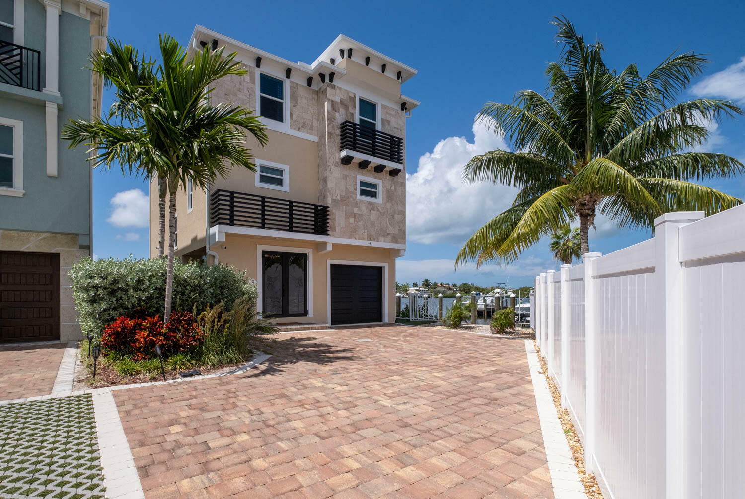 Property Photo:  441 Sombrero Beach Road  FL 33050 