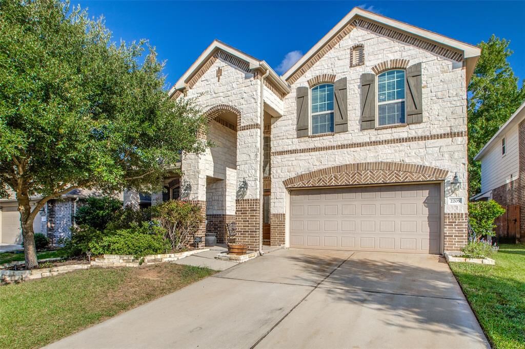 Property Photo:  2205 Oak Circle Drive  TX 77301 